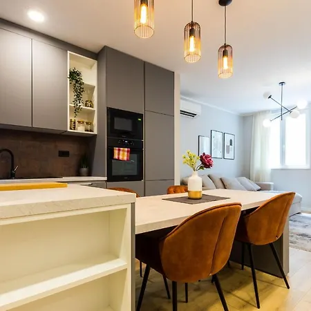 Karla's Exclusive 扎达尔