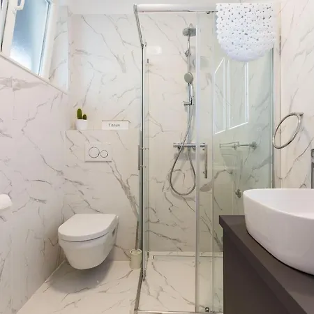 Karla's Exclusive アパート